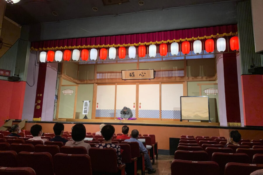 Nhà Hát Asakusa Engei Hall - Trải Nghiệm Nghệ Thuật Rakugo Truyền Thống Của Nhật Bản